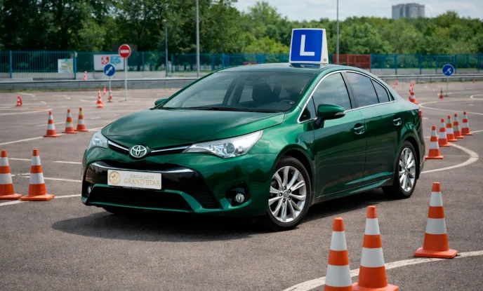 Тoyota Avensis 1.8 зелений 2016