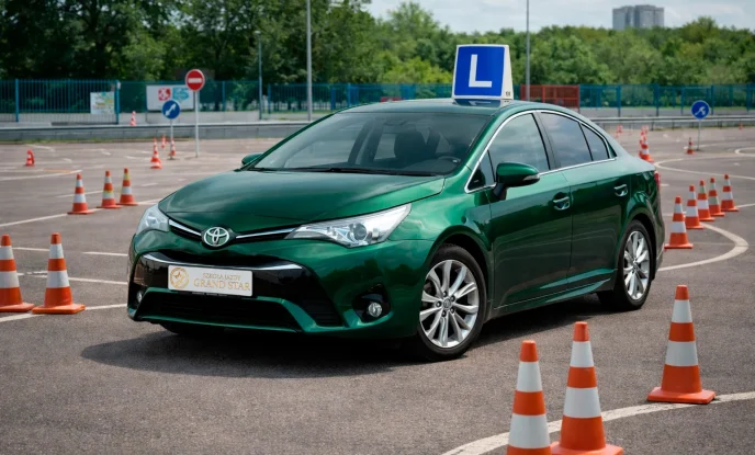 Тoyota Avensis 1.8 зелений 2016